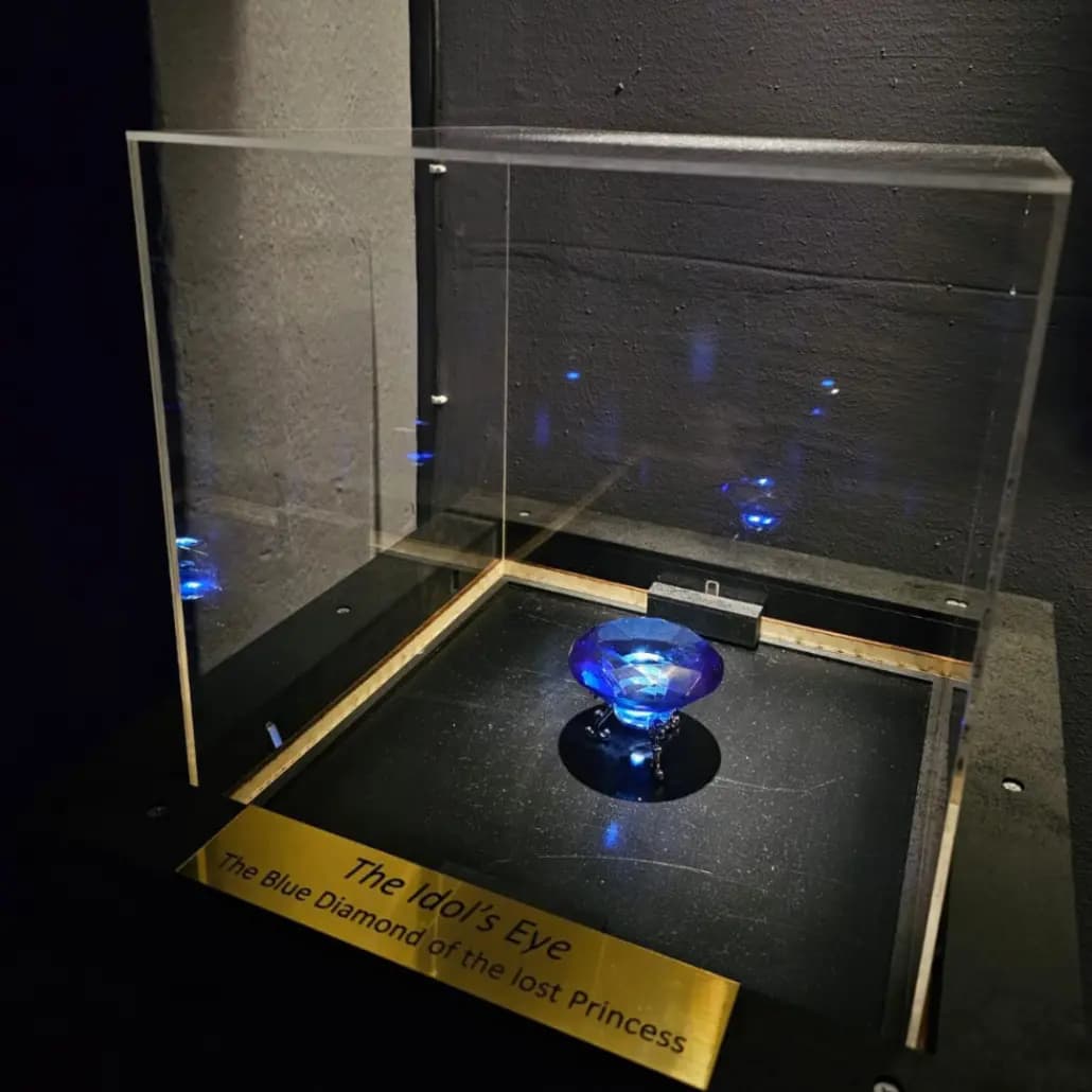 Art gallery room view 4